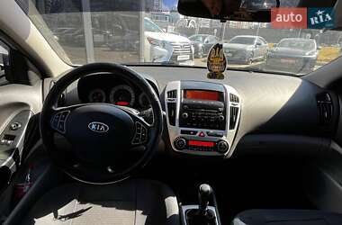 Хэтчбек Kia Ceed 2008 в 