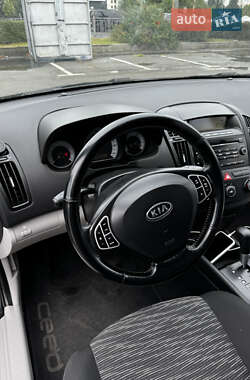Хэтчбек Kia Ceed 2007 в 