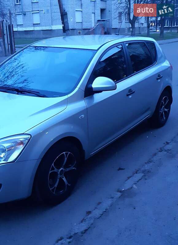 Хэтчбек Kia Ceed 2008 в Кременчуге