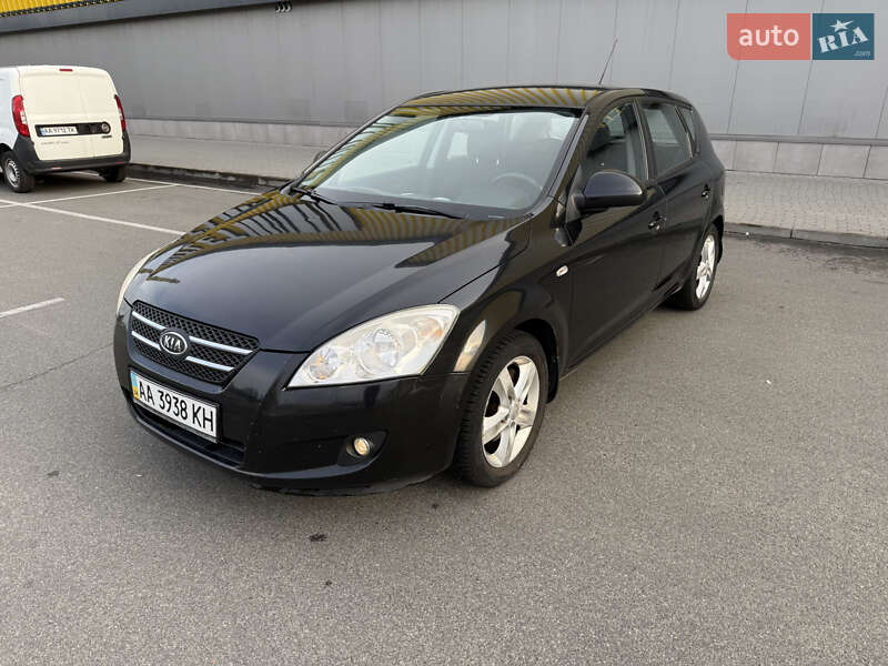 Хэтчбек Kia Ceed 2008 в 