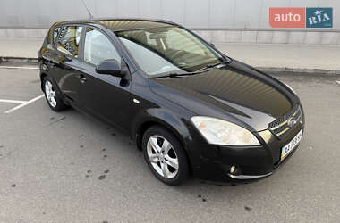 Хэтчбек Kia Ceed 2008 в 