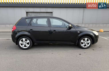 Хэтчбек Kia Ceed 2008 в 