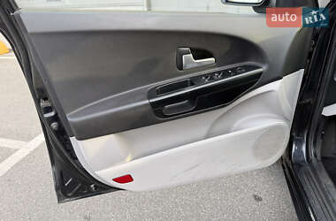 Хэтчбек Kia Ceed 2008 в 