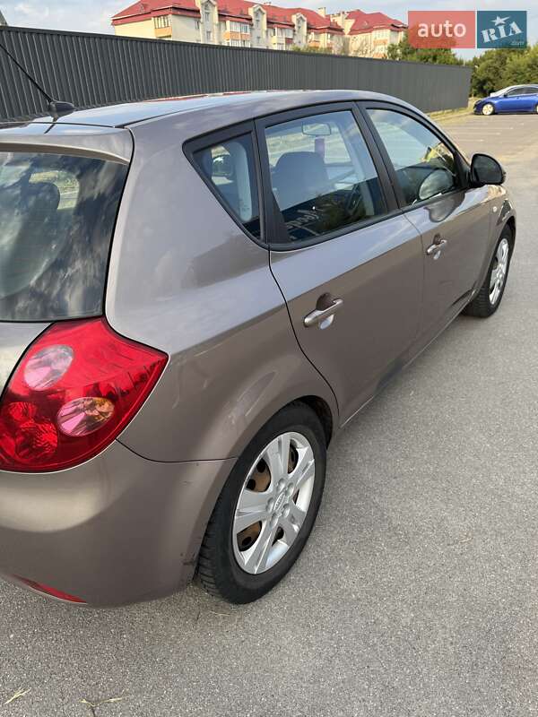 Хетчбек Kia Ceed 2009 в Києві