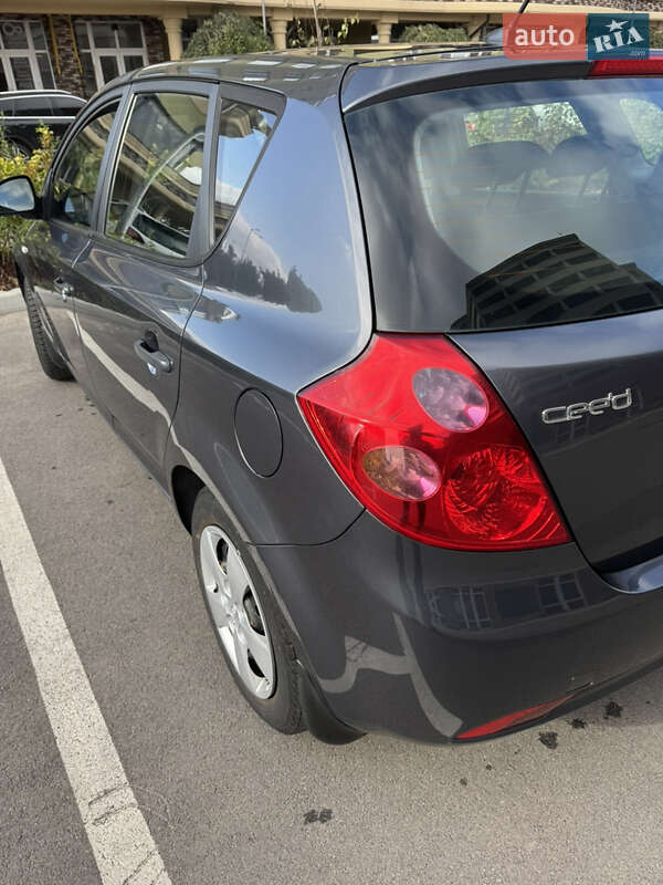 Хэтчбек Kia Ceed 2009 в Киеве