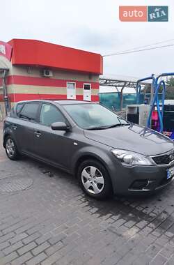 Хэтчбек Kia Ceed 2011 в 