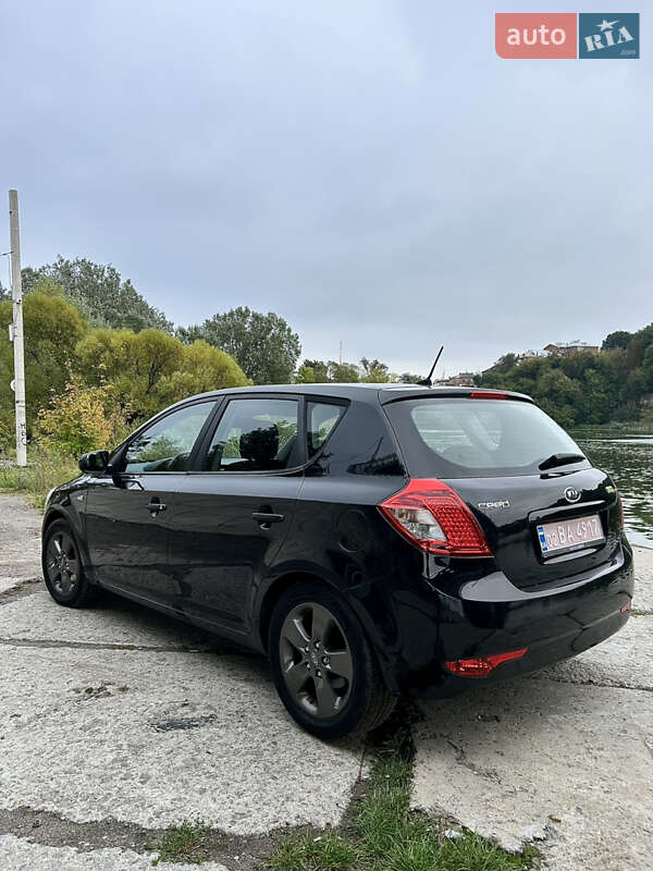 Хэтчбек Kia Ceed 2009 в Виннице