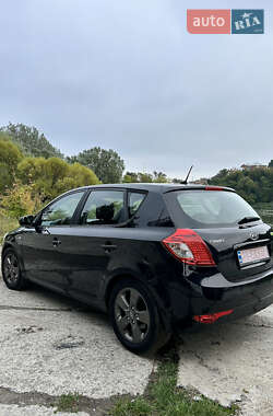 Хэтчбек Kia Ceed 2009 в 