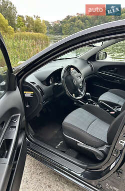 Хэтчбек Kia Ceed 2009 в 