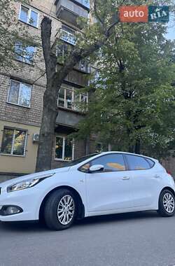 Хэтчбек Kia Ceed 2013 в 