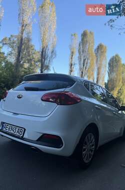 Хэтчбек Kia Ceed 2013 в 