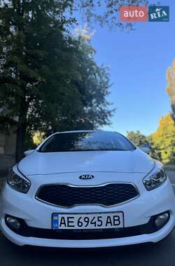 Хэтчбек Kia Ceed 2013 в 