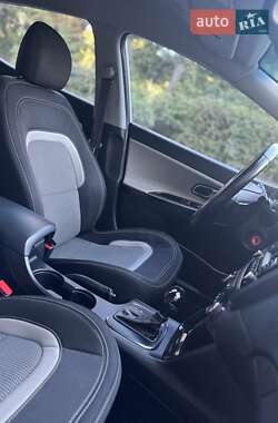 Хэтчбек Kia Ceed 2013 в 