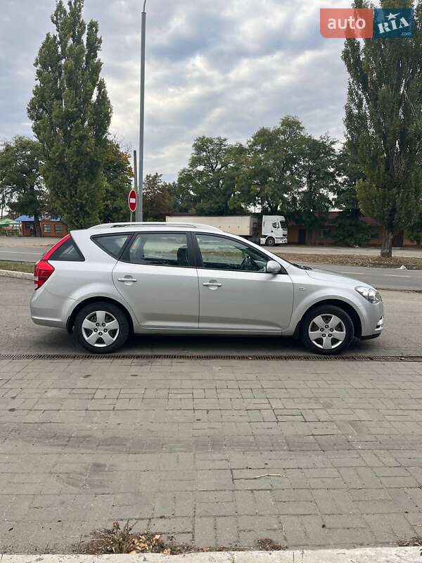 Универсал Kia Ceed 2011 в Полтаве