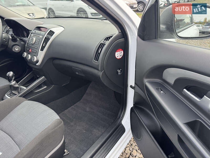 Універсал Kia Ceed 2011 в Луцьку