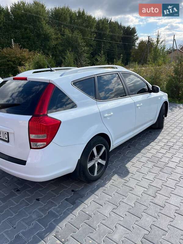 Хэтчбек Kia Ceed 2009 в Комарному