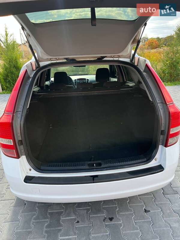 Хэтчбек Kia Ceed 2009 в Комарному