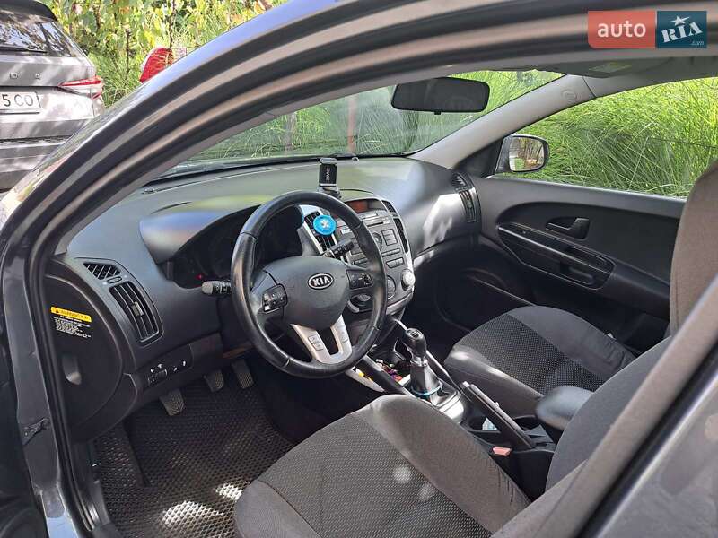 Универсал Kia Ceed 2010 в Ужгороде