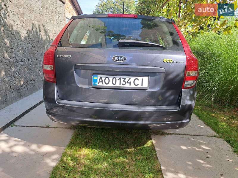 Универсал Kia Ceed 2010 в Ужгороде