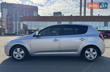 Хэтчбек Kia Ceed 2007 в 