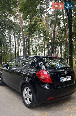 Хэтчбек Kia Ceed 2008 в 