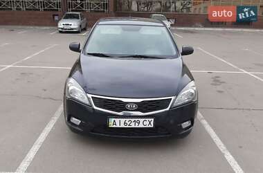 Хэтчбек Kia Ceed 2011 в 