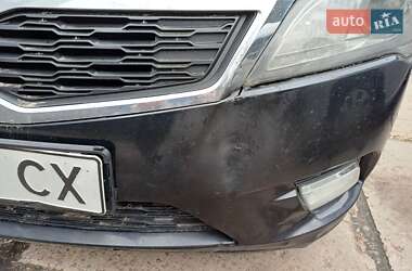 Хэтчбек Kia Ceed 2011 в 