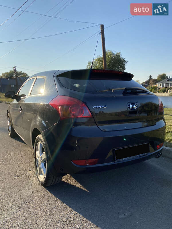 Хэтчбек Kia Ceed 2008 в Киеве