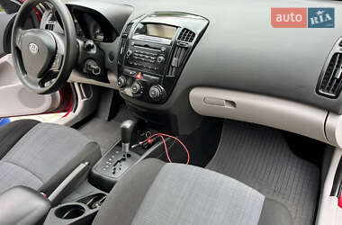 Хэтчбек Kia Ceed 2008 в 