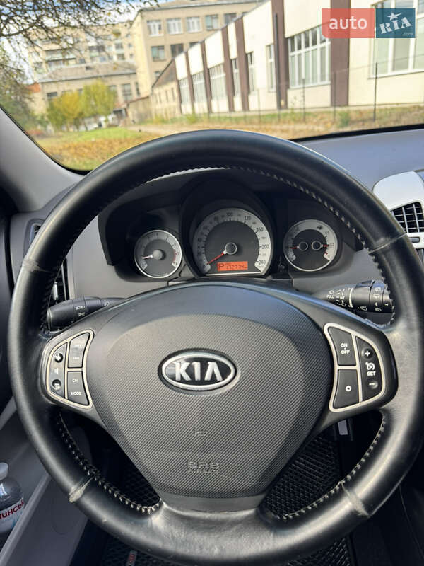 Хэтчбек Kia Ceed 2008 в Черновцах