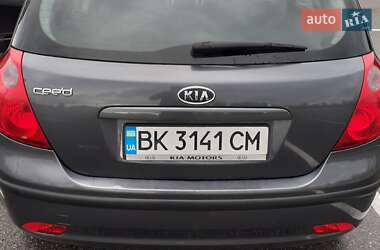 Хэтчбек Kia Ceed 2008 в 