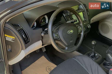 Хэтчбек Kia Ceed 2009 в 