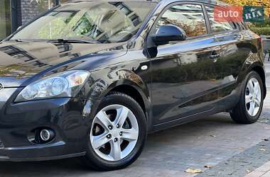 Хэтчбек Kia Ceed 2008 в 