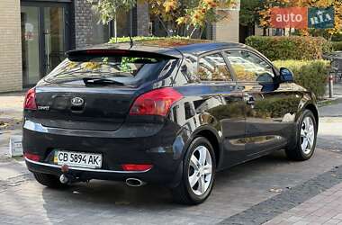 Хэтчбек Kia Ceed 2008 в 