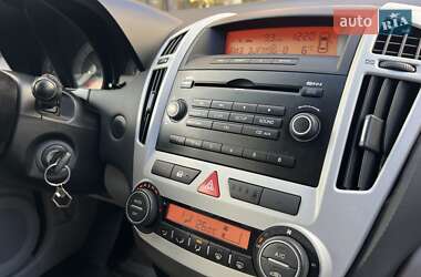 Хэтчбек Kia Ceed 2008 в 