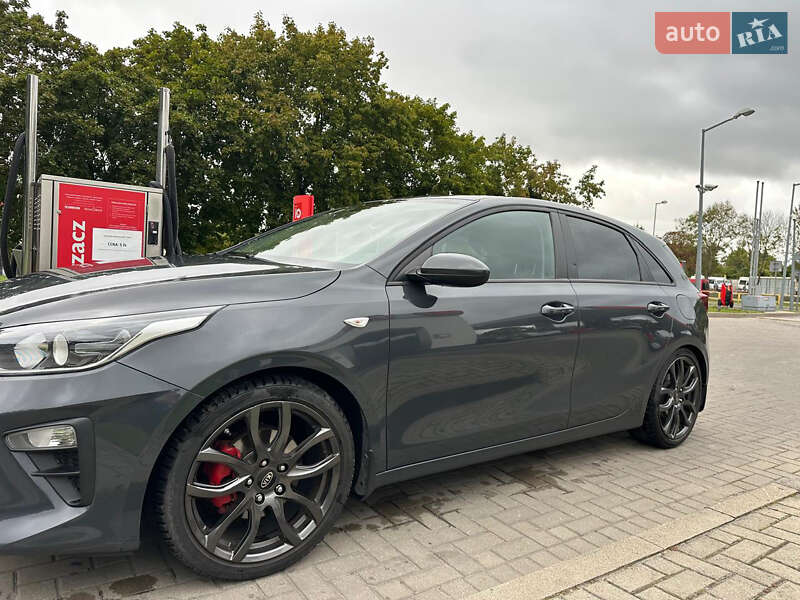 Хетчбек Kia Ceed 2019 в  фото Хетчбек Kia Ceed 2019 в