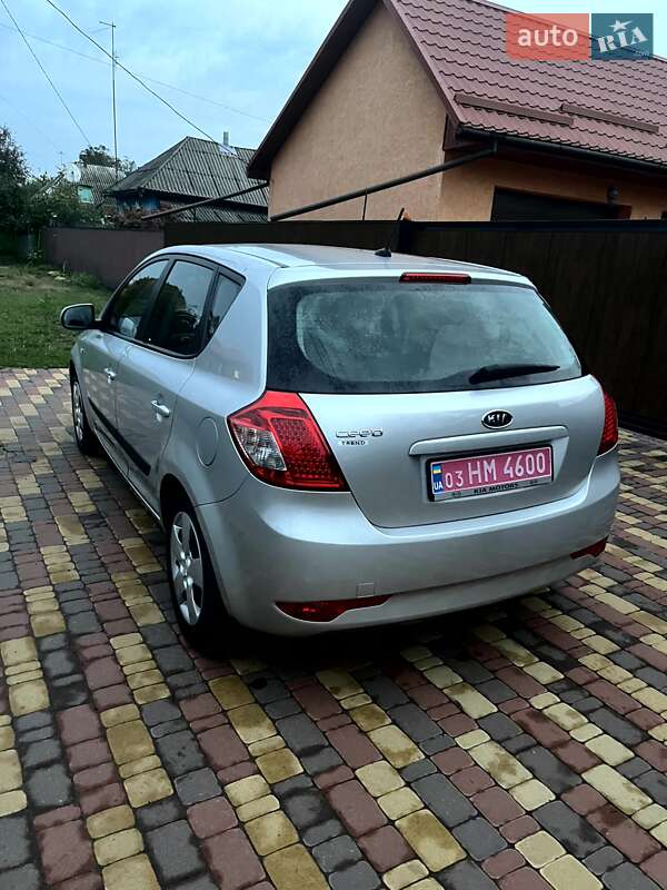Хетчбек Kia Ceed 2010 в Ніжині фото 7 Хетчбек Kia Ceed 2010 в Ніжині