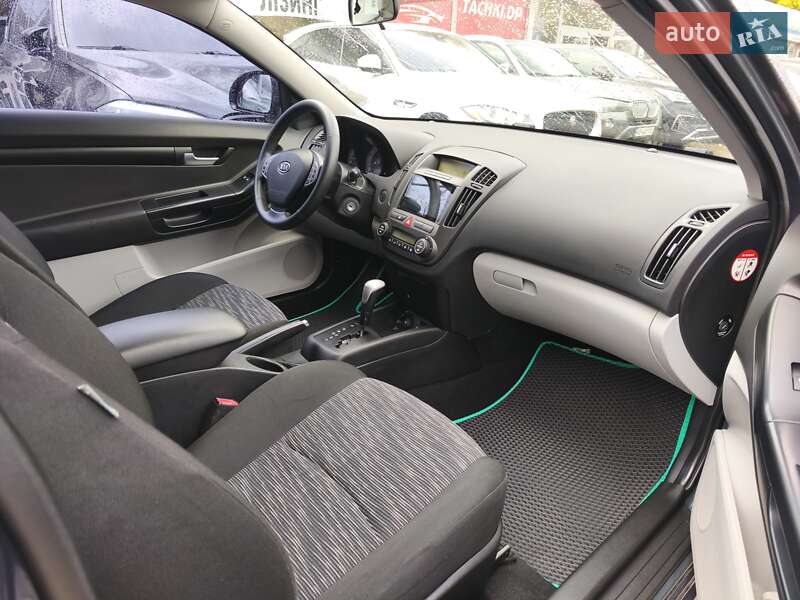 Хетчбек Kia Ceed 2008 в Дніпрі фото 14 Хетчбек Kia Ceed 2008 в Дніпрі