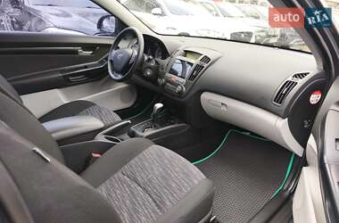 Хэтчбек Kia Ceed 2008 в 