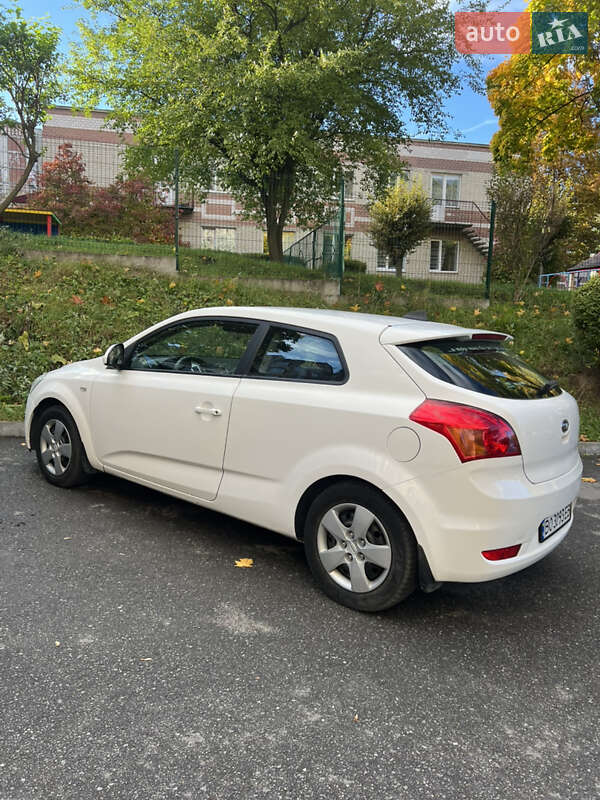 Хэтчбек Kia Ceed 2010 в Тернополе фото Хэтчбек Kia Ceed 2010 в Тернополе