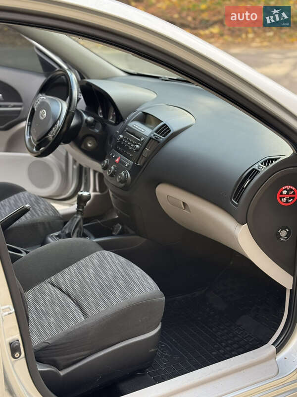 Хетчбек Kia Ceed 2007 в Бершаді