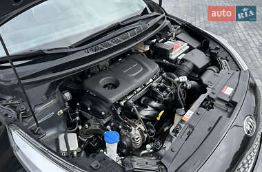 Хэтчбек Kia Ceed 2017 в 