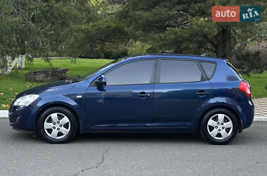 Хетчбек Kia Ceed 2008 в 