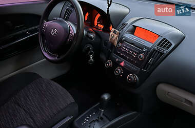 Хетчбек Kia Ceed 2008 в 
