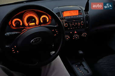Хетчбек Kia Ceed 2008 в 