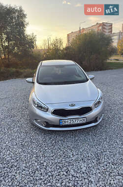 Хетчбек Kia Ceed 2013 в  фото 3 Хетчбек Kia Ceed 2013 в