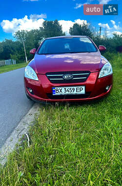 Хэтчбек Kia Ceed 2007 в 