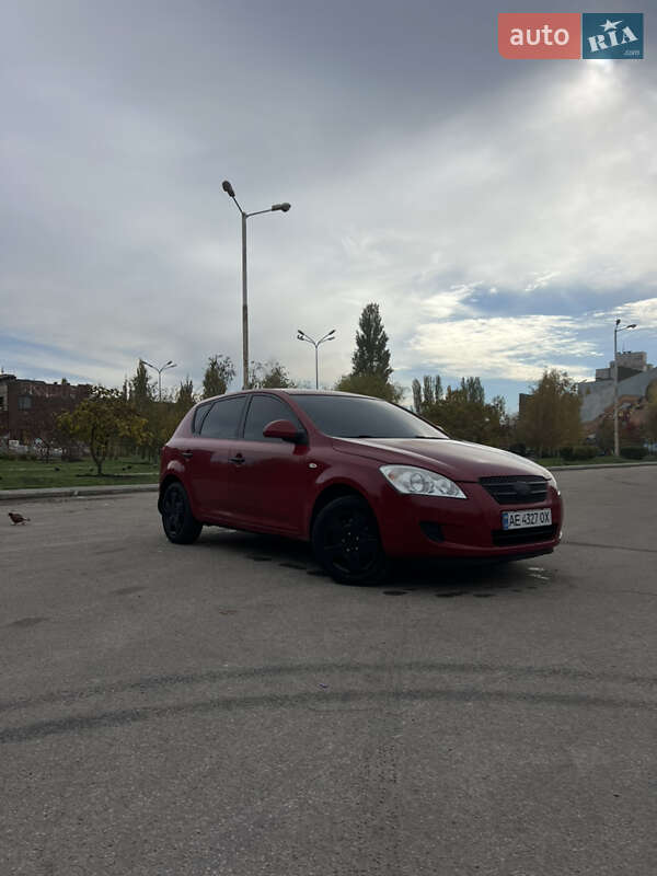 Хетчбек Kia Ceed 2008 в Кривому Розі фото 5 Хетчбек Kia Ceed 2008 в Кривому Розі