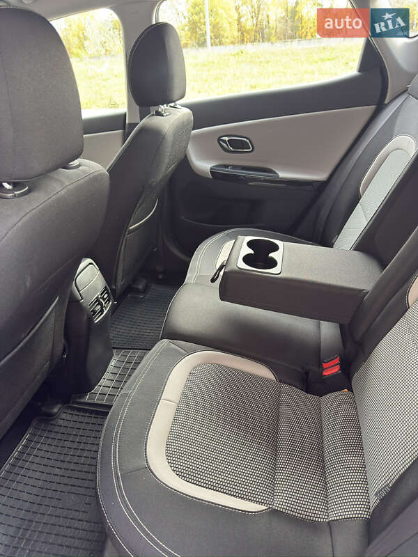 Хэтчбек Kia Ceed 2017 в Киеве фото 21 Хэтчбек Kia Ceed 2017 в Киеве