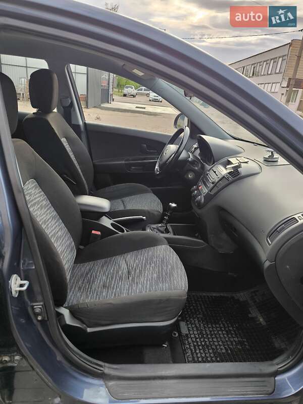 Хэтчбек Kia Ceed 2008 в Чернигове фото 2 Хэтчбек Kia Ceed 2008 в Чернигове